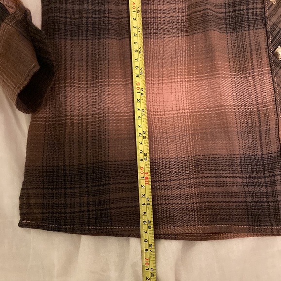 Arizona women’s flannel button down shirt. - Picture 5 of 6